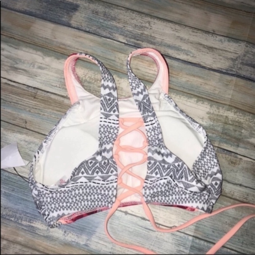 Xhilaration High Neck Halter Bikini Top XS Red Tribal Pattern Swim Top Sporty - Picture 3 of 3